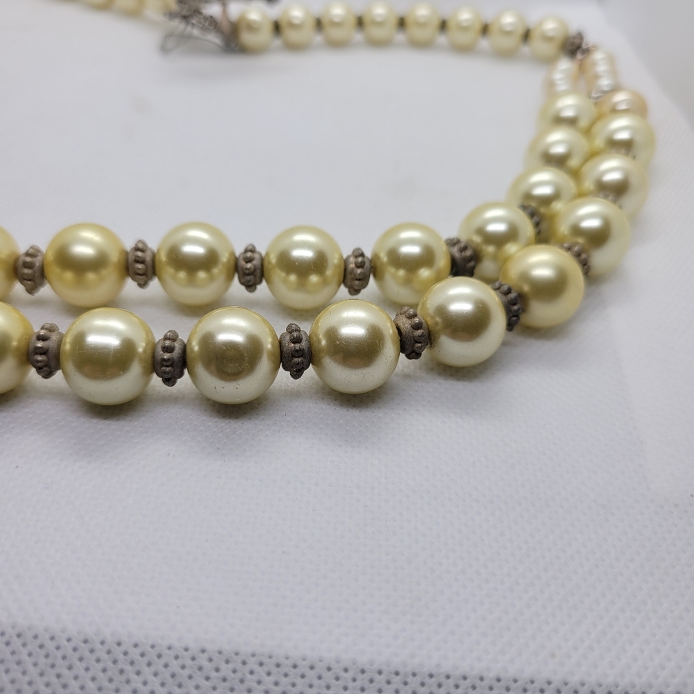 Vintage Yellow double strain Faux Pearl necklace - Picture 9 of 10